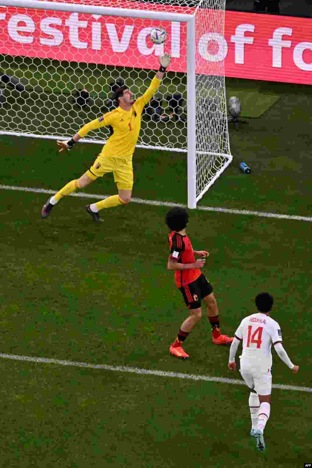 Attaquant ya Maroc #14 Zakaria Aboukhalal (D) atie mongete ya mibale na match na Belgique ya groupe F ya Mondial Qatar 2022, 28 novembre 2022. (Photo Kirill KUDRYAVTSEV / AFP)