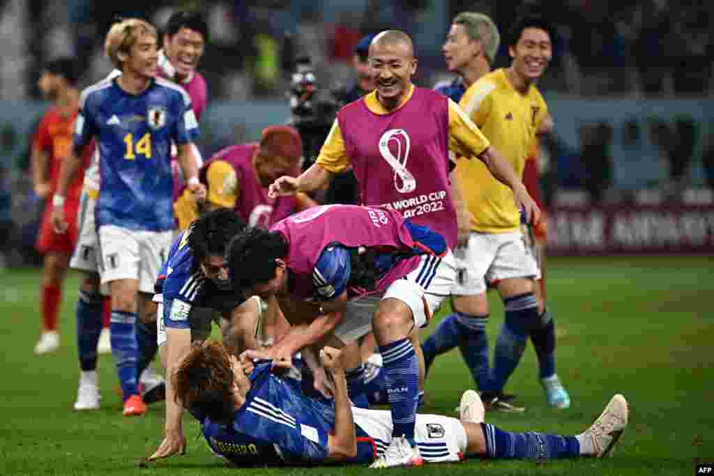 Basani ba japon nsimana na koleka na 8e ya finale ya Mondial Qatar na kolonga Espagne 2-1 na satde Jhalifa, Doha, 1er décembre 2022. (Photo Anne-Christine POUJOULAT / AFP)