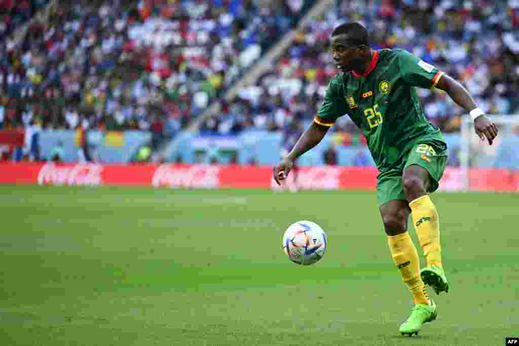 Mobateli to défenseur ya Cameroun Nouhou Tolo azwi ndembo na match na Suisse ya groupe G ya Mondial Qatar 2022 na stade Al-Janoub, Al-Wakrah, Doha, 24 novembre 2022