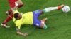 Attaquant ya Brésil #10 Neymar azali kowelela ndembo na milieu ya Serbie #16 Sasa Lukic na match ya groupe G ya Mondial Qatar 2022 na satde Lusail, na Doha, 24 novembre 2022. (Photo Giuseppe CACACE / AFP)