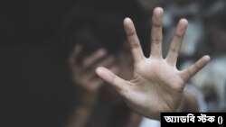 Dua dari setiap tiga perempuan muda di Inggris telah mengalami  pelecehan seksual, intimidasi atau pelecehan verbal di tempat kerja, menurut sebuah survei yang diterbitkan pada Jumat (12/5). 