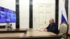 Vladimir Putin Rusiya Təhlükəsizlik Şurasının iclasında (Foto Rusiya prezidentinin rəsmi saytından götürülüb)