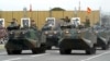 Архівне фото: конвой бронємашин США та японських сил, 2018 рік. (AP Photo/Юджин Гошико)