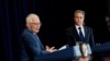 Utusan tinggi Uni Eropa untuk urusan luar negeri dan kebijakan keamanan Josep Borrell Fontelles (kiri) bersama Menteri Luar Negeri AS Antony Blinken dalam konferensi pers bersama di Washington, DC hari Senin, 7 Februari 2022. (Foto: Reuters/Andrew Harnik)