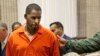 Alanga nzembo R. Kelly na bosambisami na ye na Cour pénale ya Leighton, na Chicago, 17 sept. 2019. (Antonio Pérez/Tribune ya Chicago na nzela ya AP, Piscine, Dossier)