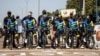 Ba cyclistes to batmbwisi nkinga ya Rwanda na 32e Tour ya Faso, na Ougadougou, 25 octobre 2019.