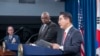 Menteri Pertahanan Amerika Lloyd Austin (tengah) hadir dalam konferensi pers bersama Menteri Pertahanan Korea Selatan Kim Yong Hyun (kanan) di Pentagon, Washington, pada 30 Oktober 2024. (Foto: AP/Kevin Wolf) 