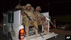 Tentara Pakistan melakukan patroli di Baluchistan (foto: dok). 