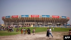 Bato bazali koleka pene na Stade des martyrs, Kinshasa, 28 janvier 2016.