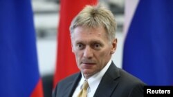 Речник російського президента Дмитро Пєсков дав зрозуміти, що у Кремлі не поспішають вітати нового президента України