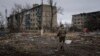 Деякі американські чиновники вважають, що надсилання більшої кількості озброєння не допоможе на фронті, коли недостатньо людського ресурсу. Фото AP 