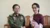 ဗိုလ်ချုပ်မှုးကြီး မင်းအောင်လှိုင်နဲ့ ဒေါ်အောင်ဆန်းစုကြည်တွေ့ဆုံစဉ်