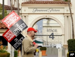 FILE - Striking film and television writers picket outside Paramount Studios on Jan. 23, 2008, in Los Angeles.