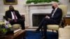 Président Joe Biden (D) ayambi mokokani wa ye ya Kenya Uhuru Kenyatta na bureau Oval ya Maison Blanche, Washington, 14 octobre 2021.