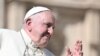 El papa Francisco saluda al final de su audiencia semanal en el Vaticano el miércoles 11 de octubre de 2023.