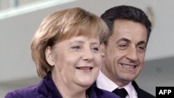 Başbakan Merkel, mali işlem vergisi önerisini AB zirvesine Fransa Cumhurbaşkanı Sarkozy ile birlikte sunacak
