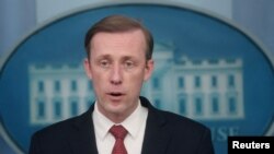 Penasihat Keamanan Nasinal As Jake Sullivan berbicara kepada awak media tentang situasi di Ukraina dalam konferensi pers di Gedung Putih, Washington, 11 Februari 2022. (Foto: Reuters/Leah Millis)