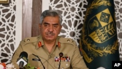 پاکستان فوج کے ترجمان میجر جنرل بابر افتخار کی جانب سے عمران خان کی سابق حکومت کے خلاف بیرونی سازش کی  تردید پرپی ٹی آئی کی جانب سے سخت ردِعمل دیا جا رہا ہے۔(فائل فوٹو)