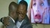 Mokambi ya Kongo central Atou Matubuana Nkuluki na molandi mwa ye Justin Luemba Makoso bayambani mpo boyokani, na Matadi, Kongo central, 29 août 2019. (Image fixe d'une vidéo)