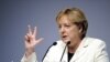 Başbakan Angela Merkel Alman parlamentosunda oyunu kullanırken