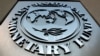 ARCHIVO: El logotipo del Fondo Monetario Internacional (FMI) se ve afuera del edificio de la sede en Washington, EEUU, el 4 de septiembre de 2018.