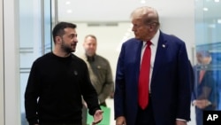 Presiden Ukraina Volodymyr Zelenskyy bertemu dengan Presiden As Donald Trump di Trump Tower, New York, pada 27 September 2024. (Foto: AP/Julia Demaree Nikhinson)