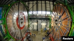 Фото: магніти колайдера CERN поблизу Женеви, Швейцарія, 2007 рік REUTERS/Деніс Балібус (FRANCE) 