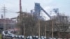 Kumpulan baja siap diangkut dengan kereta di pabrik baja Thyssenkrupp di Duisburg, Jerman, pada 4 Februari 2025. (Foto: AP/Martin Meissner)