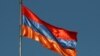 Bendera nasional Armenia terlihat di Yerevan, Armenia, 23 Juni 2016. (Foto: REUTERS/David Mdzinarishvili)