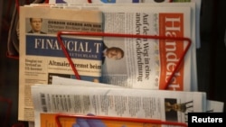 An edition of the Financial Times Deutschland (Germany) is seen at a shop in Frankfurt August 28, 2012. Local media reported that Financial Times are to modify the amount of pages in their newspaper. REUTERS/Kai Pfaffenbach (GERMANY - Tags: BUSINESS MEDI