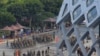 时事看台(斯洋)：中国武警在深圳展肌肉， 警告香港抗议者