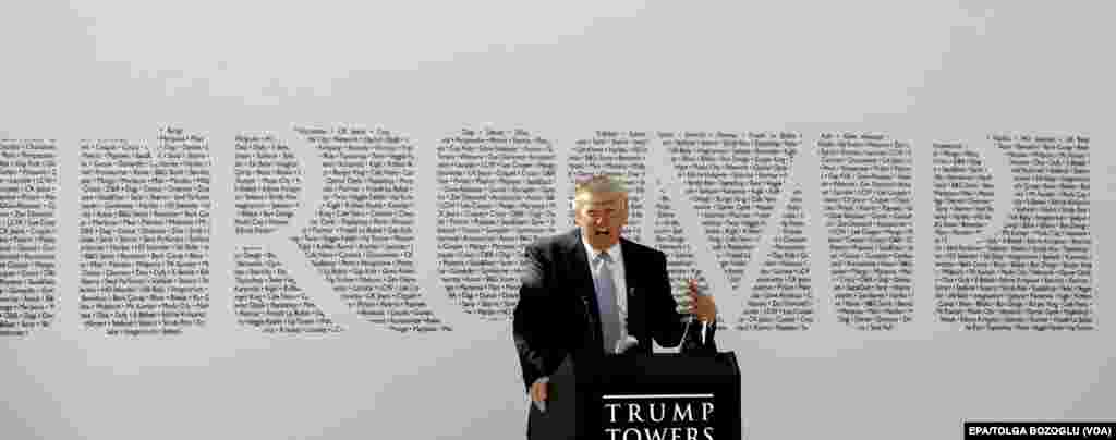 2012'de Trump AVM'nin açılışında konuşan Donald Trump