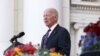 ARCHIVO - El presidente Joe Biden participa de una actividad oficial por el Día de los Veteranos en el Cementerio Nacional de Arlington.