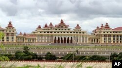 အစိုးရသစ်နဲ့ လွှတ်တော်တရပ်ပေါ်လာပြီး စီးပွားရေး မူဝါဒတွေလည်း အပြောင်းအလဲ လုပ်လာပါတယ်။