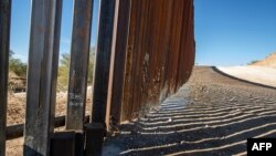Oyalar US-Mexico