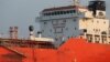 运输船“方向永嘉（Lighthouse Winmore）”号在韩国丽水港外面（2017年12月29号）。
