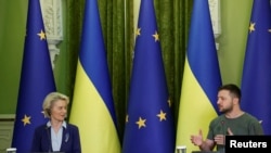 Президентка Єврокомісії Урсула фон дер Ляєн і президент України Володимир Зеленський, Киїі, 11 червня 2022 року REUTERS/Валентин Огіренко
