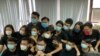 香港多名抗争派立法会选举参选人，包括黄之锋、梁晃维（前排左一、二）、岑敖晖（前排右三）、袁嘉蔚（第二排左二）、刘颖匡及何桂蓝（第二排右三、二），7月30日被当局DQ(取消）参选资格。 (美国之音/汤惠芸)