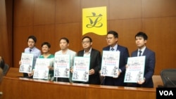 香港民主党立法会议员提出2019年施政建议，高度强调“一国两制” （美国之音记者申华 拍摄）