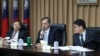 台湾陆委会主任委员陈明通（中）5月17日对媒体发表谈话（美国之音记者杨明拍摄）