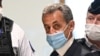 Mokonzi ya kala ya France Nicolas Sarkozy akomi na tribunal na bosambisami bwa ye, Paris, France, 1er mars 2021.