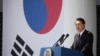 Presiden Korea Selatan Yoon Suk Yeol menyampaikan pidatonya pada upacara peringatan 68th Memorial Day di pemakaman Nasional di Seoul, Korea Selatan, 6 Juni 2023. (Foto: REUTERS/Kim Hong-Ji)