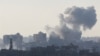 El humo se eleva sobre Gaza visto desde el sur de Israel, en medio del conflicto en curso entre Israel y el grupo palestino Hamas, el 11 de noviembre de 2023.