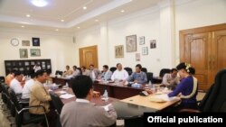 ဒေါ်စုနဲ့ဝန်ကြီးသစ်တွေ တွေ့