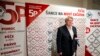 Pemimpin dari Partai Komunis Ceko Vojtech Filip berbicara kepada awak media di Prague, pada 9 Oktober 2021, setelah hasil awal pemilu menunjukkan partainya berada di bawah batas suara 5 persen. (Foto: AFP)