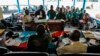 Major sergent Musenu Tshilayi (2G) aelemi liboso lya bazuzi ya Haute cou militaire na Kinshasa, 4 avril 2016.