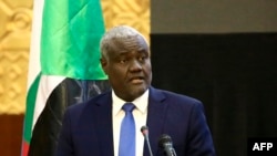 Mwenyekiti wa Tume  ya Umoja wa Afrika Moussa Faki Mahamat akiwa Khartoum, Feb. 5, 2019.