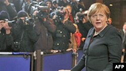 Merkel'e Tepkiler Değişik