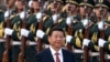 中国国家主席习近平在北京的人民大会堂外检阅仪仗队。（资料照）