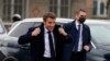 Presiden Prancis Emmanuel Macron bersiap untuk menghadiri salah satu acara di Lievin, sebelah utara Prancis, 2 Februari 2022. (Foto: AP/Michel Spingler)